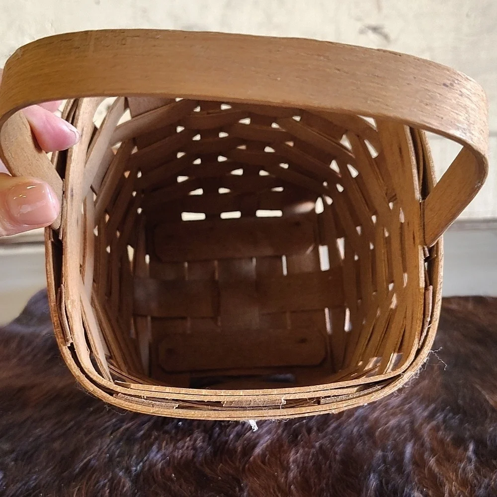 Longaberger basket woven 1985 with handle vintage